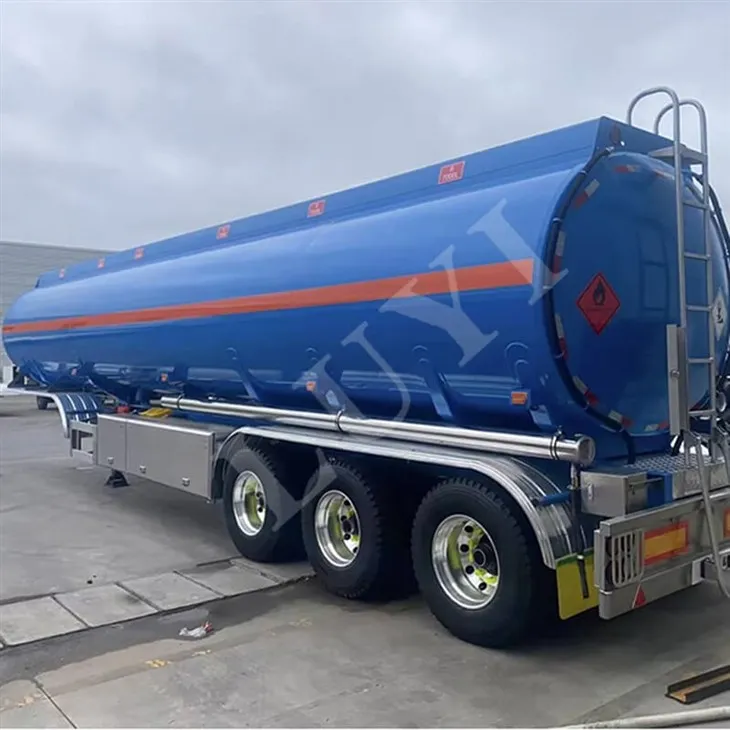 3-tengelyes, 7 rekeszes 40 000 literes olajtartályos félpótkocsi