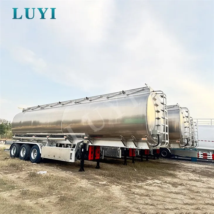 Teljesen-alumínium három-tengelyes olajtartályos teherautó